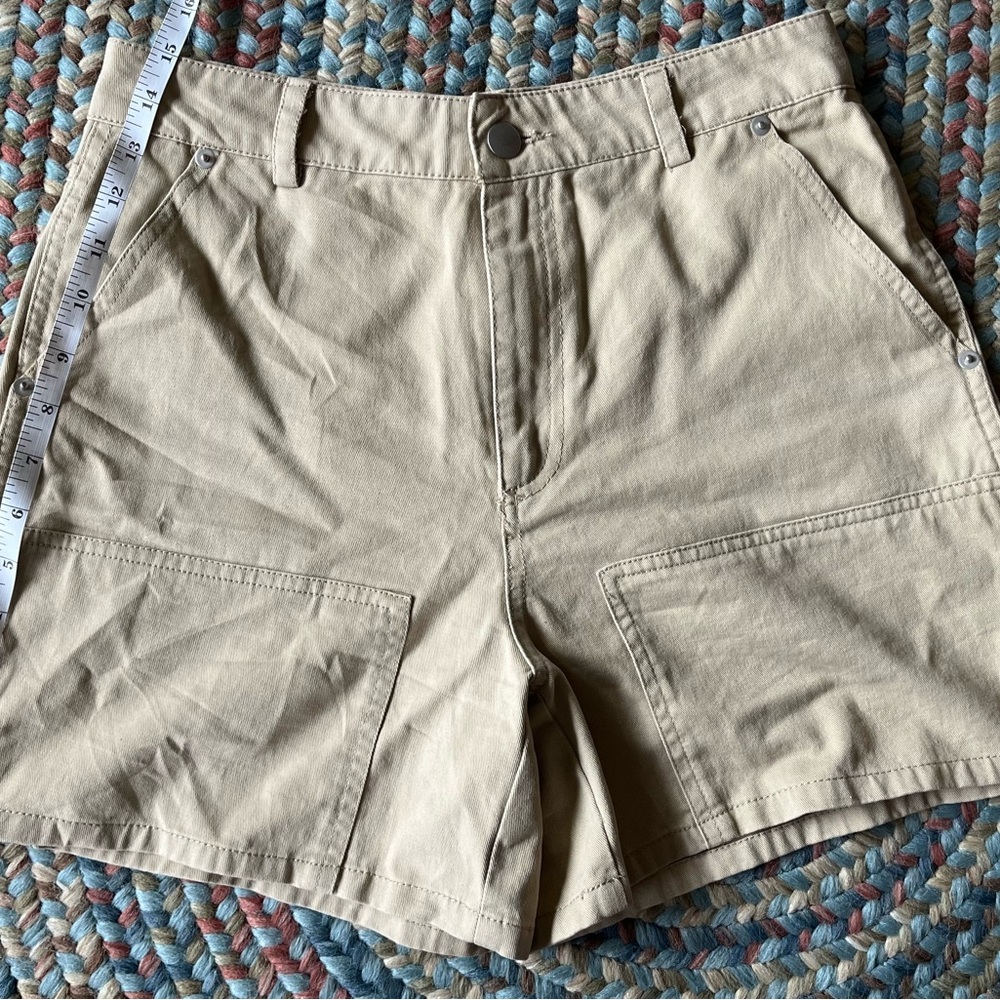 Forever21 cargo khaki shorts